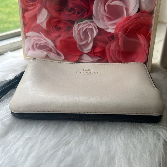 EUC,Coach two tone leather double zip wristlet wallet ivory and signature brown. - Picture 6 of 11